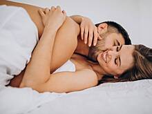 Сексолог посоветовала парам спать голыми