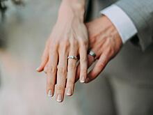 Подписчики Катерины Шпицы поздравляют молодоженов: «Горько!»