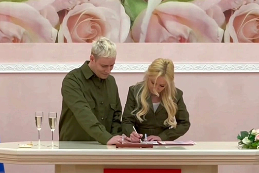 SHAMAN и Мизулина расписались в Донецке