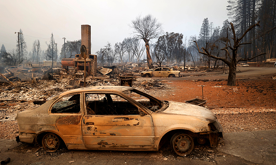 Пожар в кургане вчера в северном. Выгоревший город. Город парадайз калифорния. Сплошной пожар. Смог в америке.