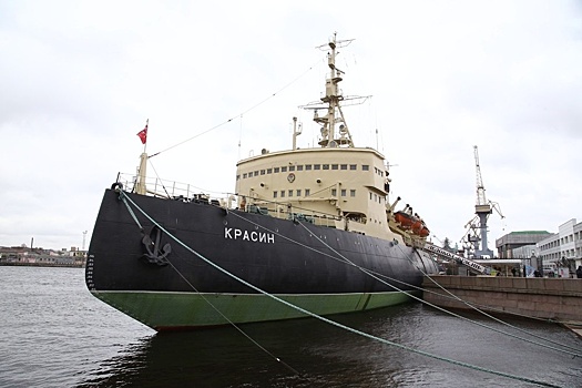 В Петербурге отремонтируют исторический ледокол "Красин"