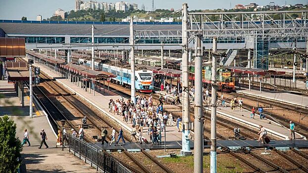 Россиян стали больше привлекать поездки на авто и поездах