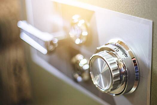 Россиянин подменил сейф и оставил пожилого друга без миллионов