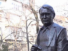 В Алматы открыли памятник Герольду Бельгеру