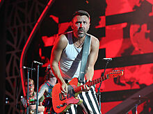 Сергей Шнуров спел песню про сгоревшую Москву на сцене фестиваля Parus в Дубае