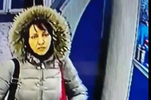 В Иркутске ищут женщину, укравшую крупную сумму из банкомата