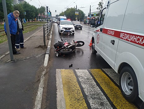 В Твери пьяный байкер протаранил "Хендай"