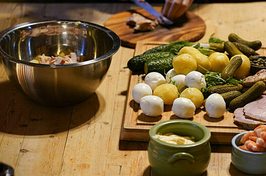 Домашний оливье: в граммах и рублях