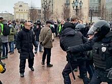 СК начал проверки из-за насилия в отношении силовиков в Москве