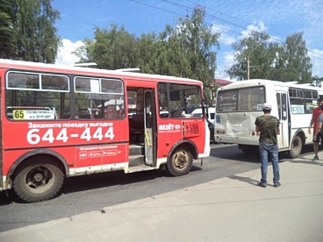 Из-за столкновения двух автобусов пострадал ребенок