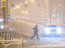 Дети "летают" по Норильску из-за ураганного ветра