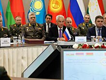 Министр обороны вручил медали «Золотая Звезда» отличившимся участникам СВО