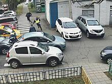 Нарушитель на каршеринге устроил гонки с инспекторами в подмосковном дворе