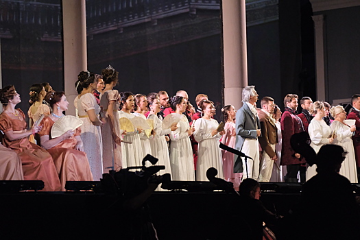 Председатель Думы Астраханской области Игорь Мартынов посетил оперу «Война и мир»