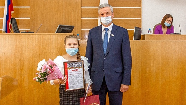 Победителей конкурса сочинений, посвященных юбилею Победы, наградили в Вологде