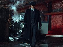 Главного героя показали на стильных кадрах фильма «Острые козырьки: Бессмертный человек»