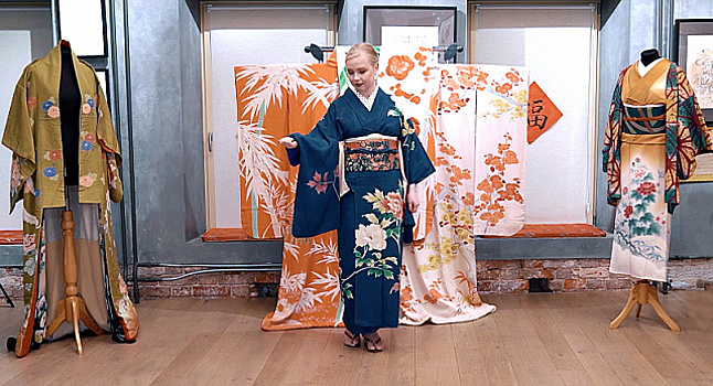 В России можно увидеть кимоно в технике традиционной китайской живописи