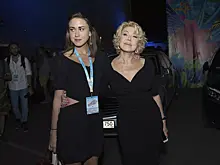 Любовь Успенская привела дочь Татьяну Плаксину за премией в номинации «Поэзия года»