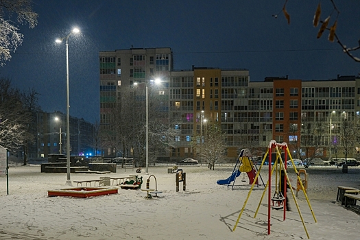 В семи кварталах Колпино модернизировали наружное освещение
