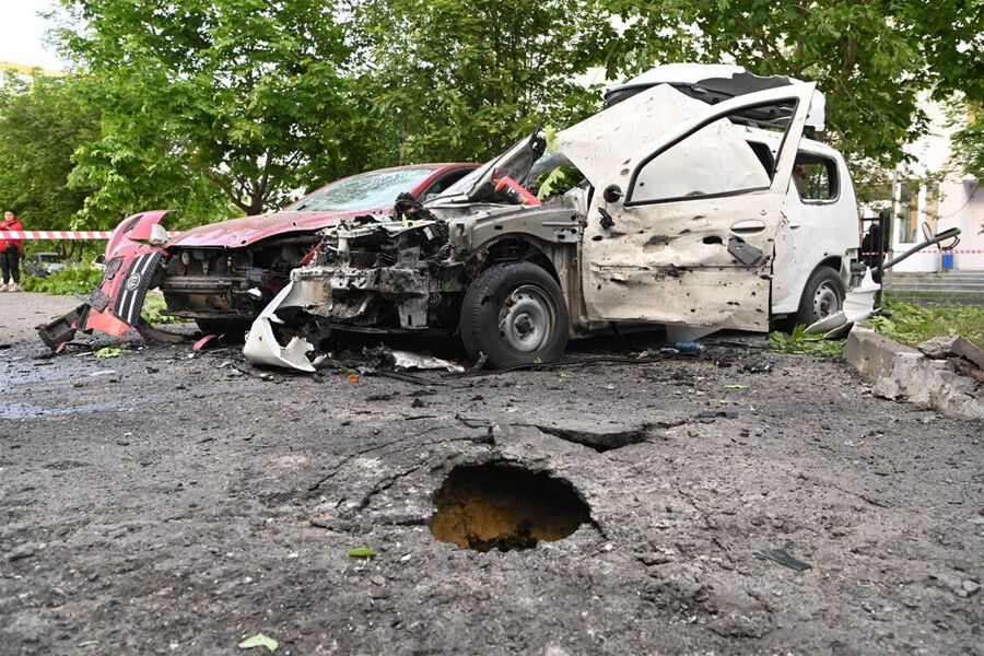 В Белгороде горят таунхаус и припаркованные автомобили после ударов ВСУ