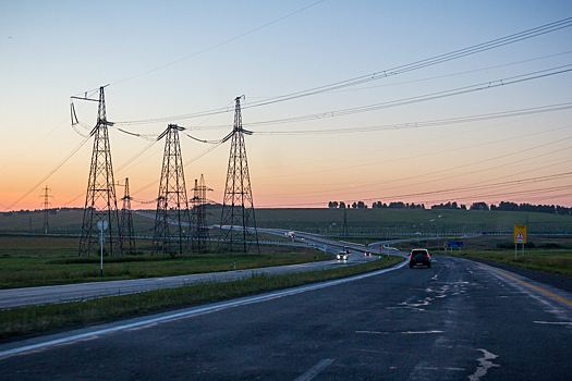 Столкновение фуры и трактора привело к блокировке трассы возле Кемерова