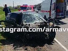 На въезде в Армавир столкнулись два ВАЗа - пострадали пять человек, в том числе ребенок