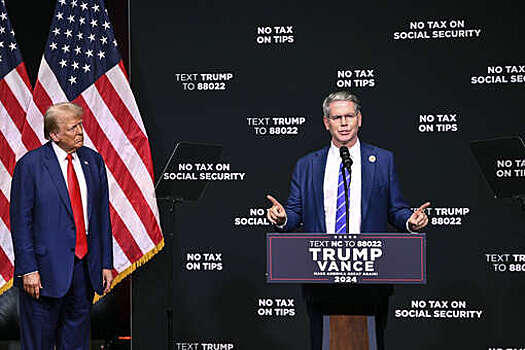 "Интерфакс": доллар слабеет из-за выбранного Трампом главой минфина Бессента