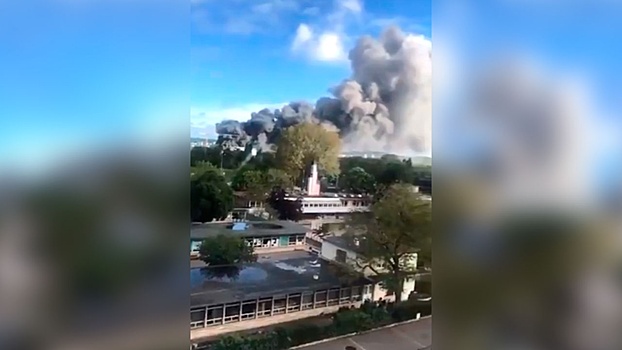 На химическом заводе под Парижем произошел пожар