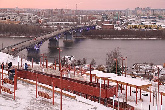 Мотоцикл столкнулся с легковушкой на Канавинском мосту