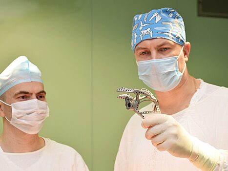 Самарские онкологи впервые провели операцию по удалению лопатки и замене ее эндопротезом