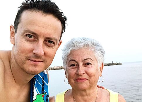 Звезда «Универа» Станислав Ярушин опубликовал редкое фото с мамой