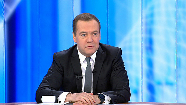 Медведев оценил сериал про чиновников «Домашний арест»
