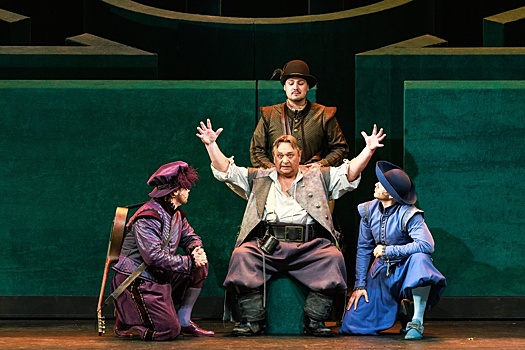 В Малом театре представили версию комедии Шекспира "Виндзорские насмешницы"