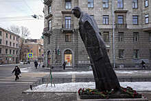 Памятник Александру Блоку в Петербурге сравнили с дементором