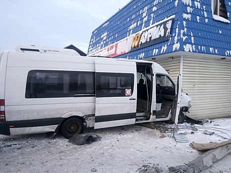 Вертолет забрал раненого с места ДТП с маршруткой в Новой Москве