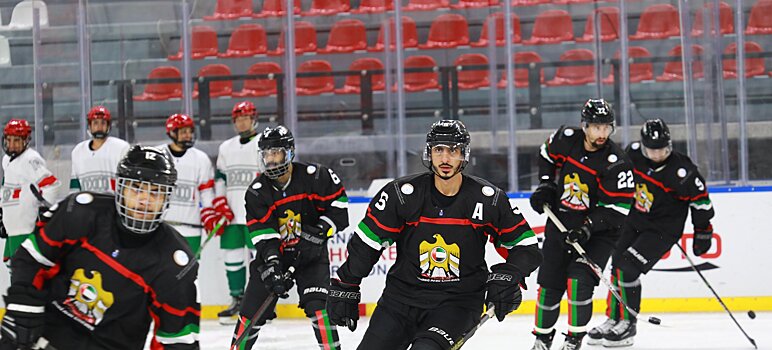 Сборная ОАЭ обыграла Израиль на ЧМ в дивизионе 2А – 10:6. 14 уроженцев России играют за команды. Лихачев набрал 3+4, Клавдиев – 2+2