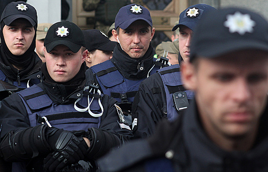 Во Франции переодетые в полицейских грабители обокрали туристов