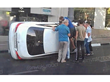 В Новороссийске перевернулась на бок иномарка