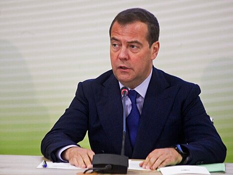 Медведев назвал политику ЕС бледным бэк-вокалом американских солистов