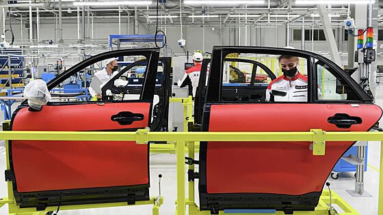 Поддержку российского автопрома уменьшат вдвое