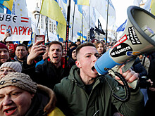 Яйца и капитуляция: что хотят митингующие на майдане