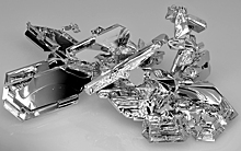 Названный в честь России металл придает кристаллам уникальные свойства