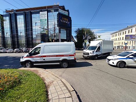 В ДТП со &quot;скорой&quot; в центре Волгограда пострадали медработники и 19-летняя роженица