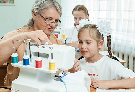 Реабилитационный центр «Гармония» получил от ОНПЗ швейное оборудование для детей