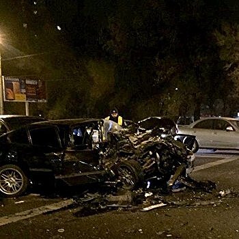 В Киеве пьяный водитель протаранил семь машин и напал на полицейских