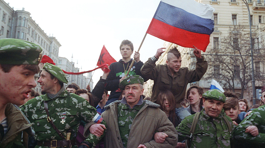 Сторонники Бориса Ельцина на Пушкинской площади в Москве, 21 апреля 1993 года