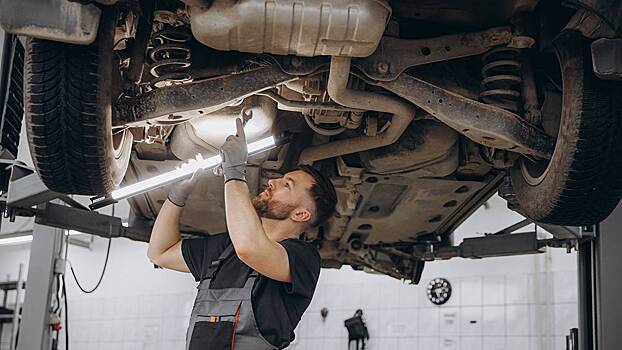 Исследование: Автомеханики получают больше чаевых, чем официанты