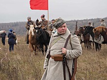 Красноармейцы, белогвардейцы, анархисты и мирные жители воссоздали битву у Сорочьего моста в Новосиле