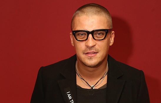 «Является большой акулой российской эстрады»: сколько зарабатывает звезда «Голоса» Антон Беляев