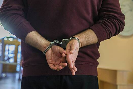 Лидера действовавшей с 90-х ОПГ задержали на крыльце российского суда